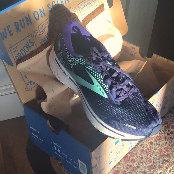 New listing! - ☝️one more available! - Brooks Ghost 👻 size 7.5 - Picture 3 of 8